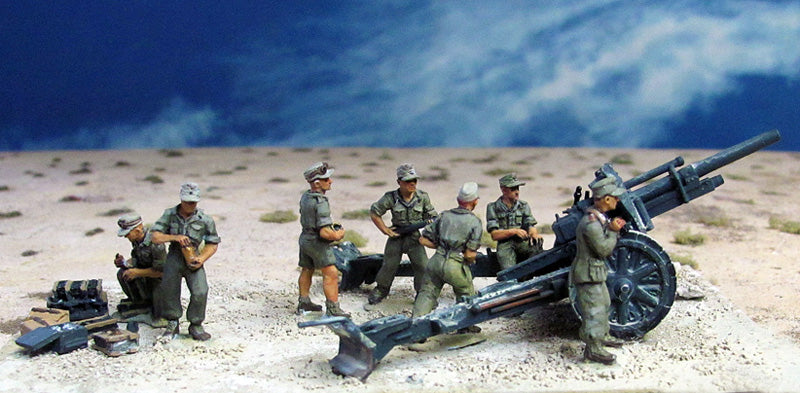DAK IeFH18 10.5cm artillery crew