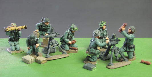 8cm mortars and crew