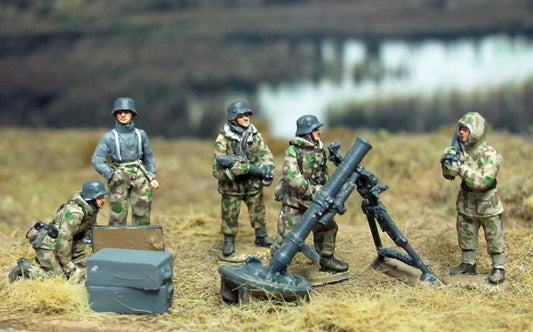 Winter 12cm Gw42 mortar and crew